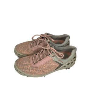 Ecco‎ golf shoes.